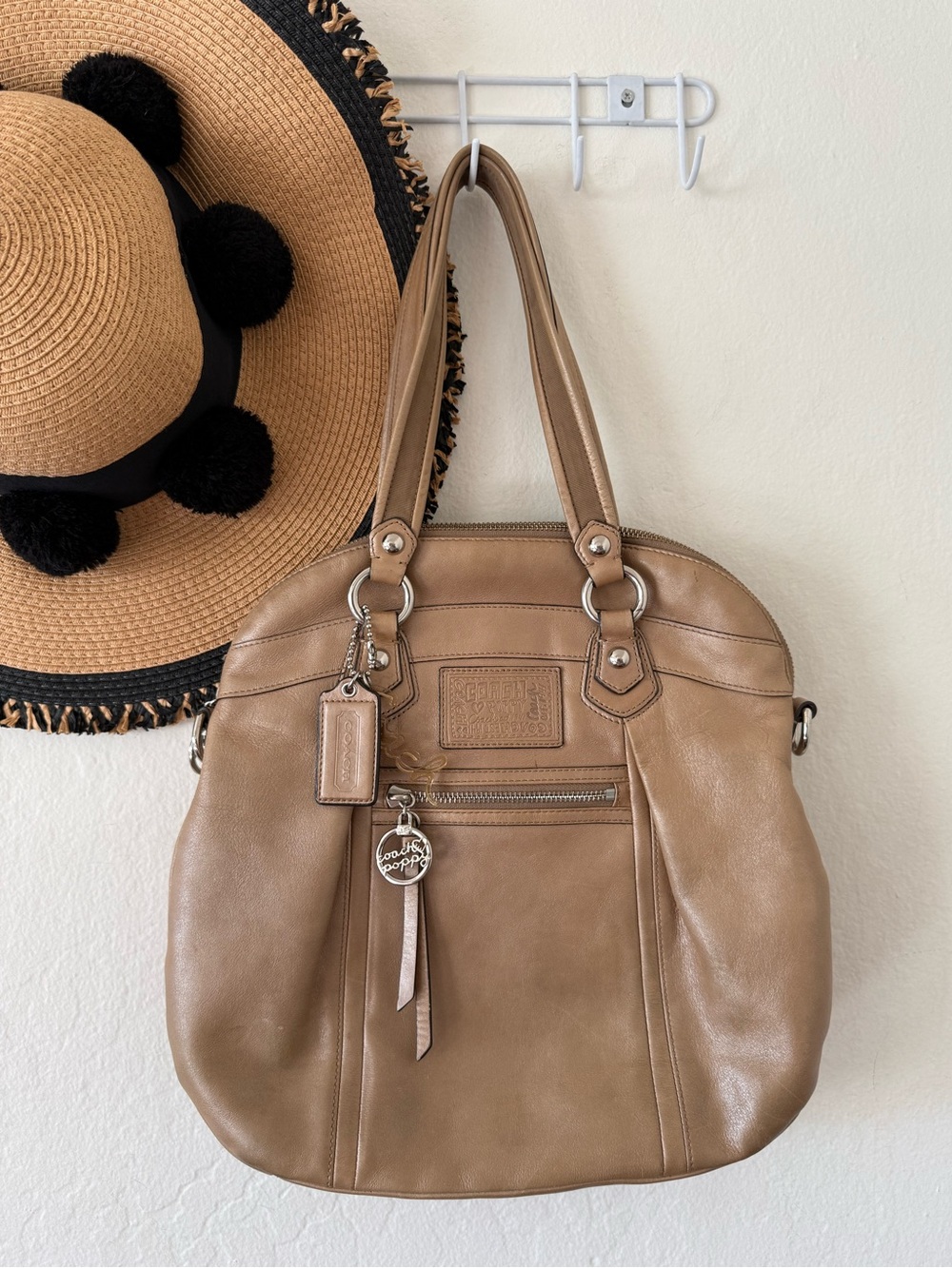 Coach Poppy Highlight Pearl Leather Tote Tan Shoulder Bag Legacy Stripe Interior